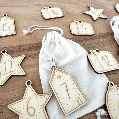 24 Holzschildchen mit Gravur – Adventskalender Zahlen 1–24