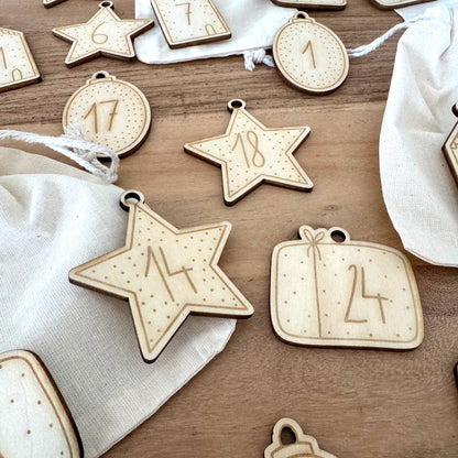 24 Holzschildchen mit Gravur – Adventskalender Zahlen 1–24
