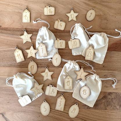 24 Holzschildchen mit Gravur – Adventskalender Zahlen 1–24