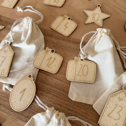 24 Holzschildchen mit Gravur – Adventskalender Zahlen 1–24