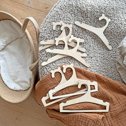Puppen-Kleiderbügel mit Öhrchen – 8er Set aus Birkenholz