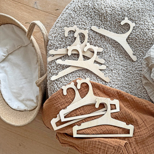Puppen-Kleiderbügel mit Öhrchen – 8er Set aus Birkenholz