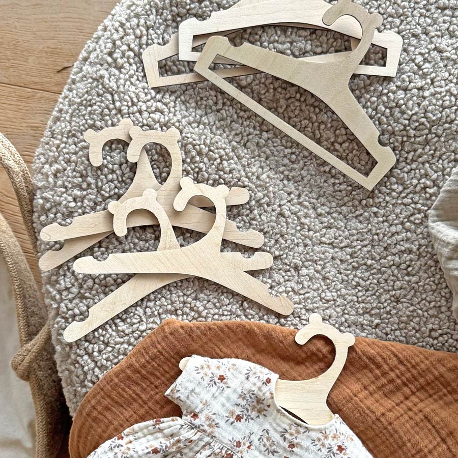 Puppen-Kleiderbügel mit Öhrchen – 8er Set aus Birkenholz